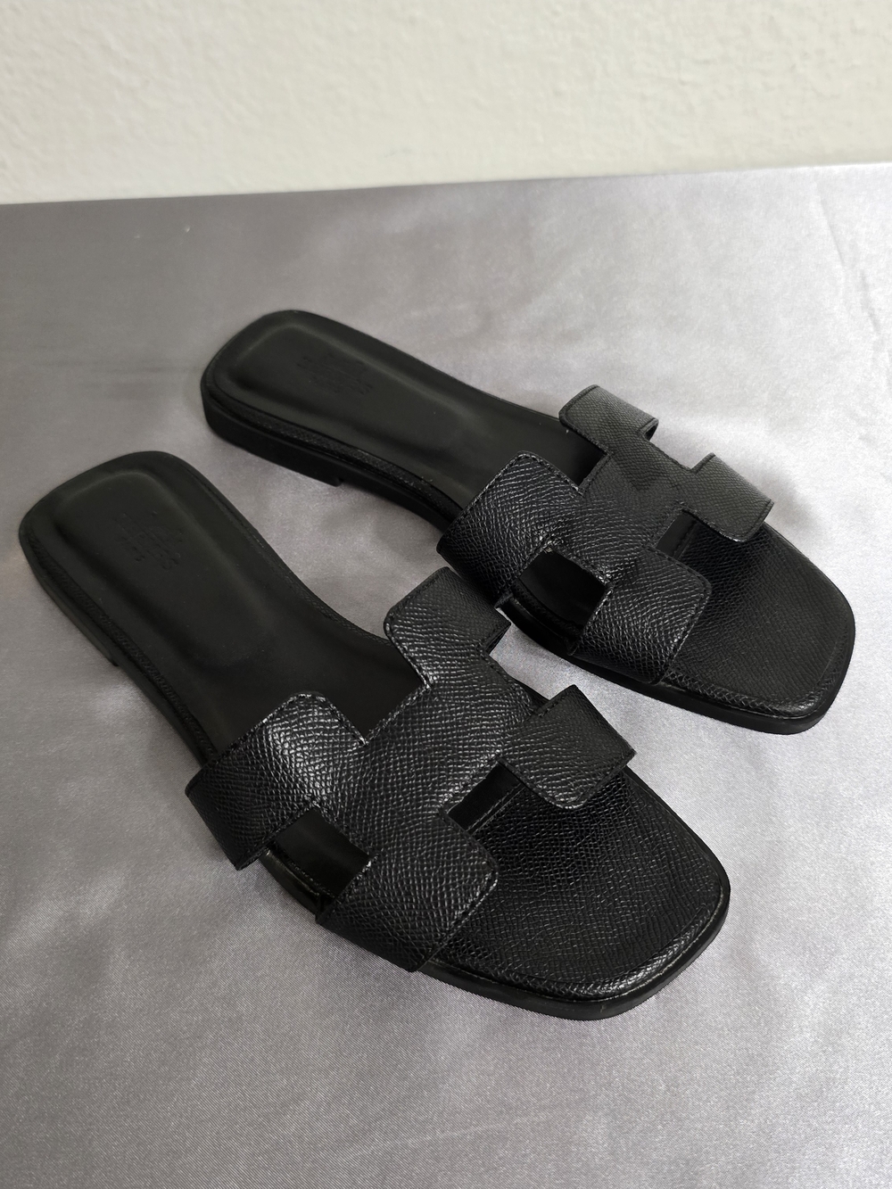 Hermes Black Leather Oran Slide Sandals Size 39 - Picture 4 of 14